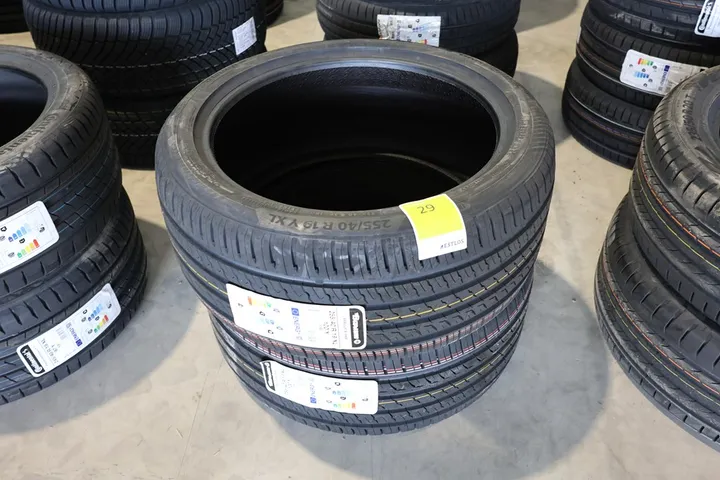 Barum Bravuris 5 - Sommerreifen Set Größe: 255/40 R 19 XL